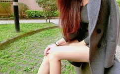 女生迈开腿和男生扑克的区别